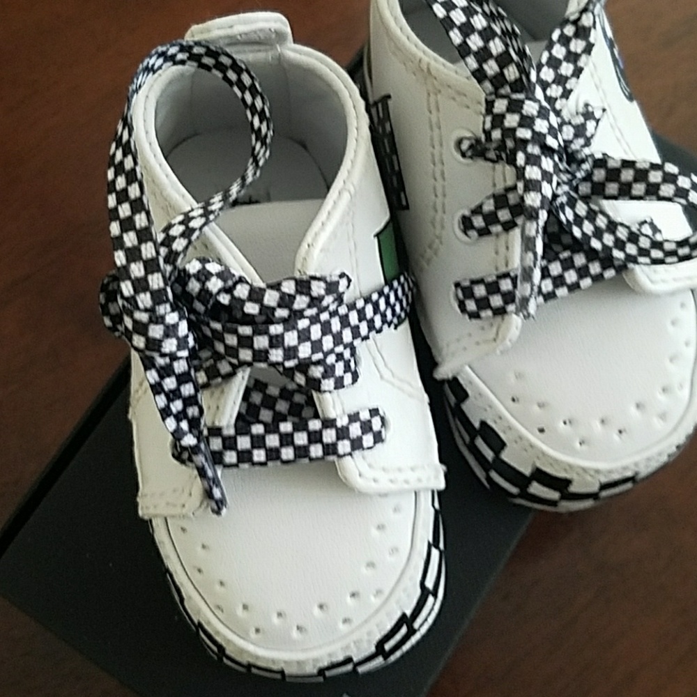 Lil Tootsies infant hand painted shoes